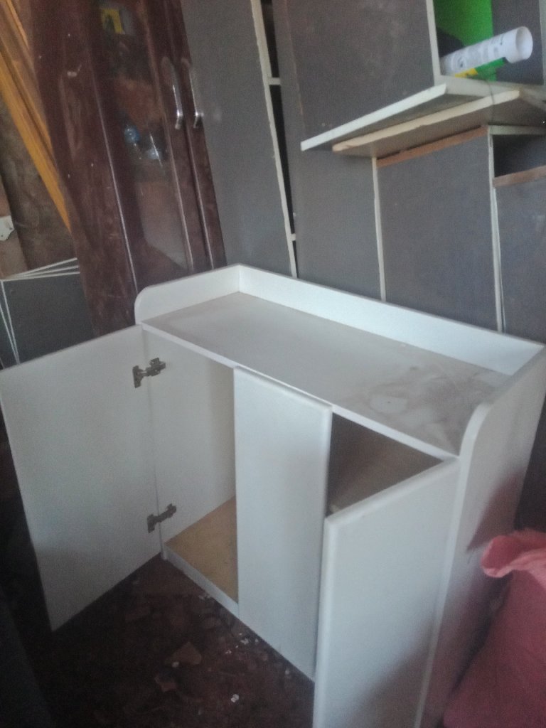 Simple kitchen cabinent