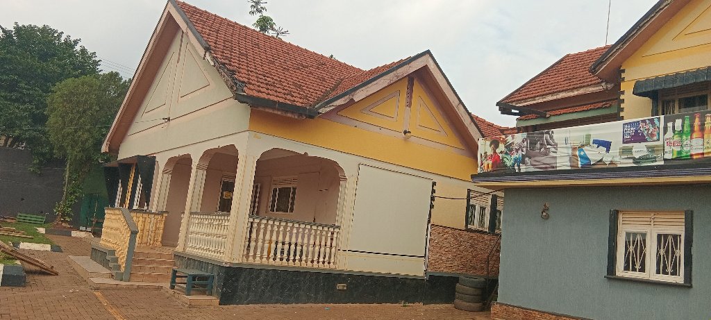 Houses land schools  for sale