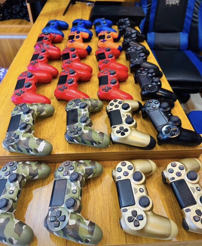 PlayStation 4 original controllers